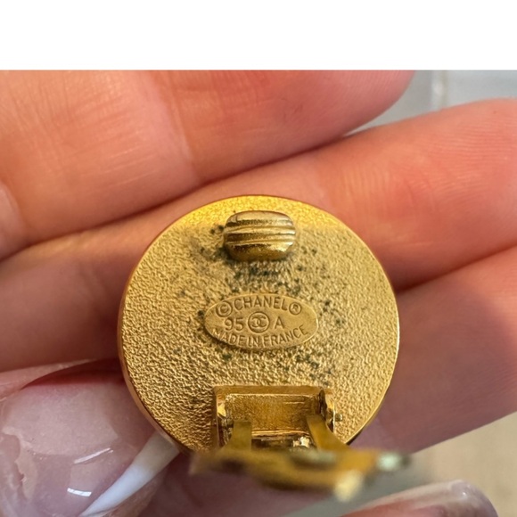 Chanel Vintage Round Pearl Clip On
$750 100% authentic! Includes Chanel box! - Picture 6 of 6